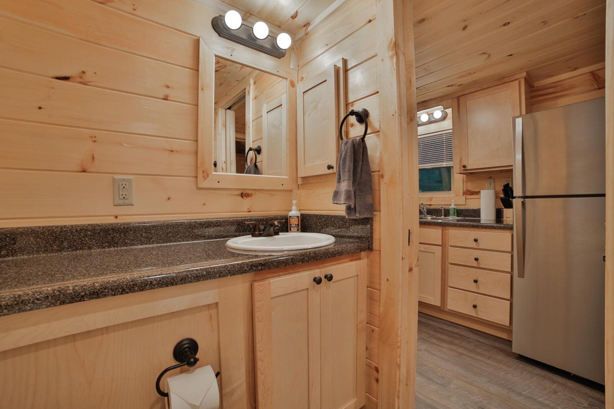 River Cabin Hot Tub & Swim Spa Near Downtown 查塔努加 外观 照片